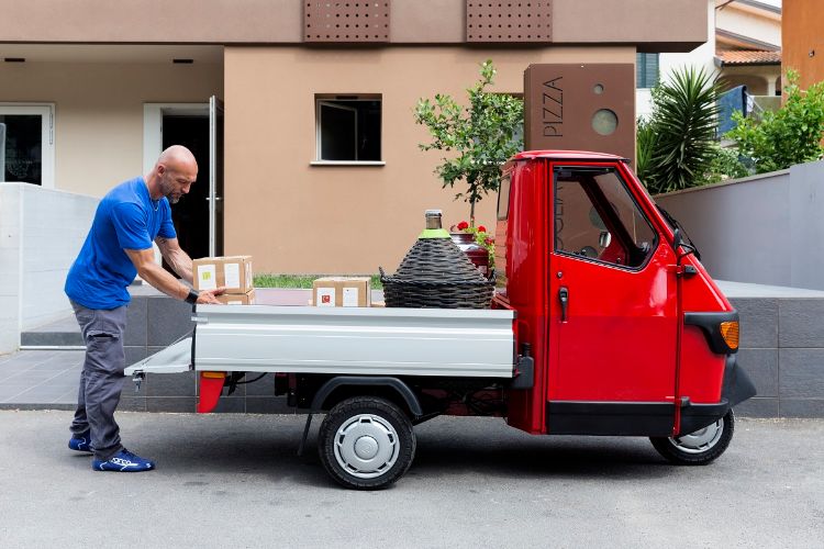 Piaggio APE 50 Schwarz Kasten *LED* *NEUFAHRZEUG* AUF ANFRAGE - VespaStore  Landshut